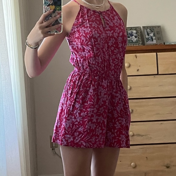 🌸Old Navy floral romper: - Picture 2 of 8